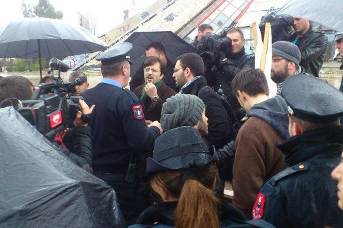 Fjala "kokepalare" e Ilir Metes acaron policine me 21 janar 2014! (FOTO)