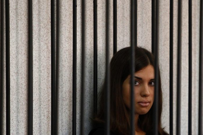 Nadia Tolokonnikova e Pussy Riot: Ndihmoni grate qe po torturohen ne burgjet ruse