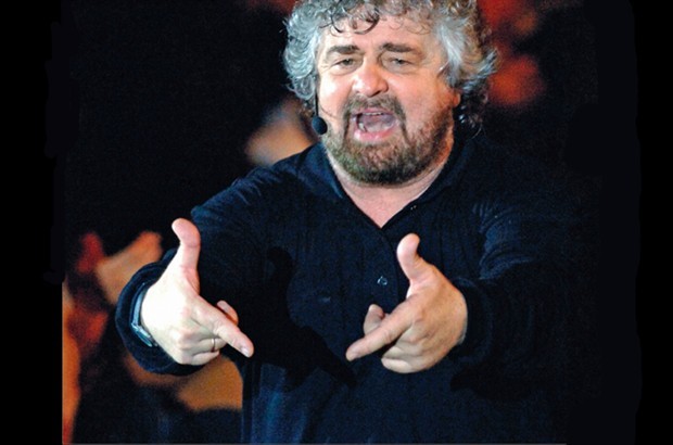 Per te mos u humbur: Batutat mes Grillos dhe Renzit (VIDEO)