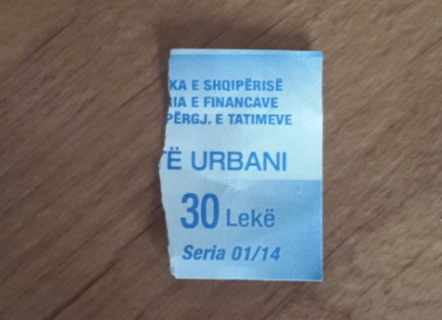 Me dha vetem kete cep letre si bilete ne autobuz...