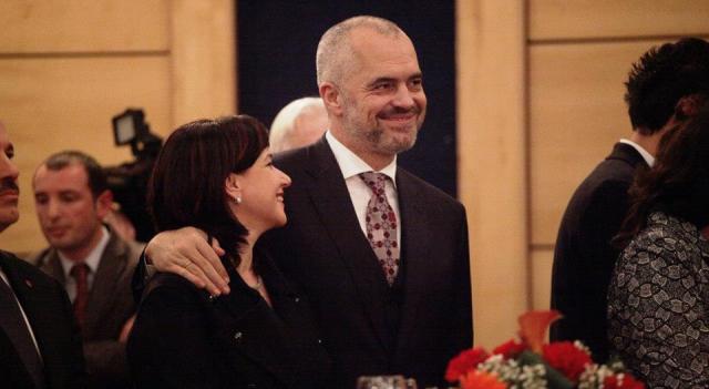 Ambasada e Kosoves ne Tirane: Edi Rama nuk u largua ne shenje proteste, bashkeshortja e tij pati probleme shendetesore
