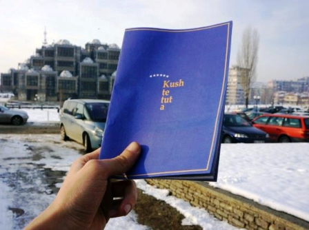 Cifti gej ne Kosove shkon te celebrohet. Kushtetuta nuk e ndalon. Shokohen zyrtaret