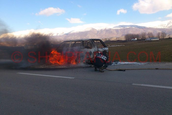 Pogradec, makina shperthen ne ecje