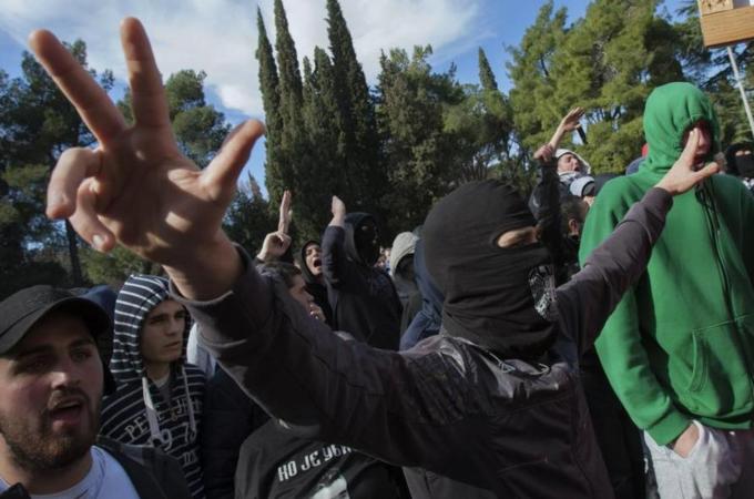 “Revolucioni ne Mal te Zi”, protesta u organizua ne Facebook, mes te arrestuarve dhe gazetare