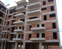 Tirane, punonjesi bie nga skela e nje pallati ne ndertim, rende ne spital