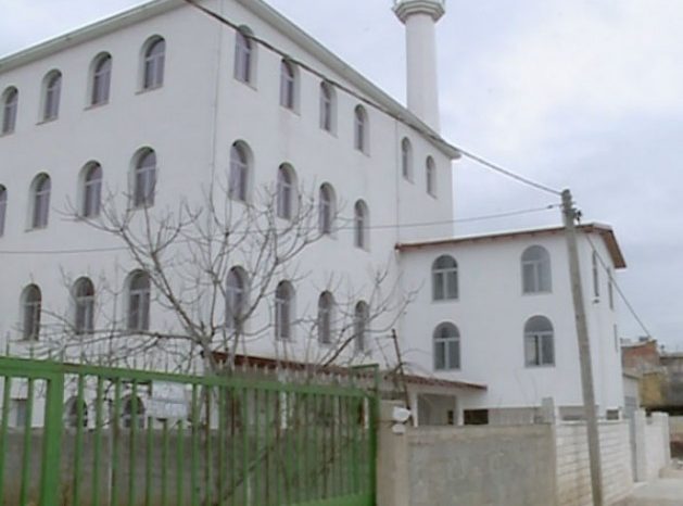 Femijet ne xhamite ilegale: E lus Allahun qe si ti, te rend ku burrat rendin