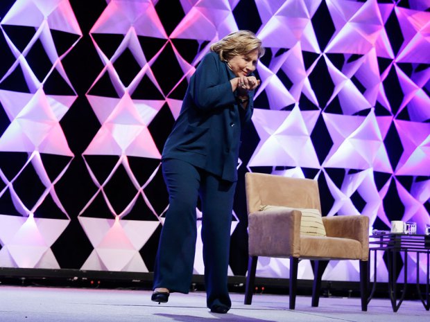 Video/Hillary Clinton goditet me kepuce