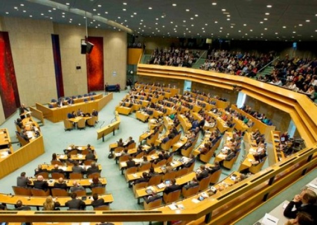 Parlamenti hollandez voton pro statusit te Shqiperise