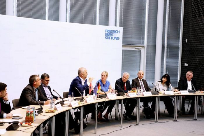 Rama ne Berlin: "te mos e japesh statusin, sipas kendveshtrimit tim eshte plotesisht e paarsyeshme"