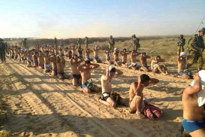 Palestinezet e gjunjezuar dhe te zhveshur qe mbahen rober te izraeliteve