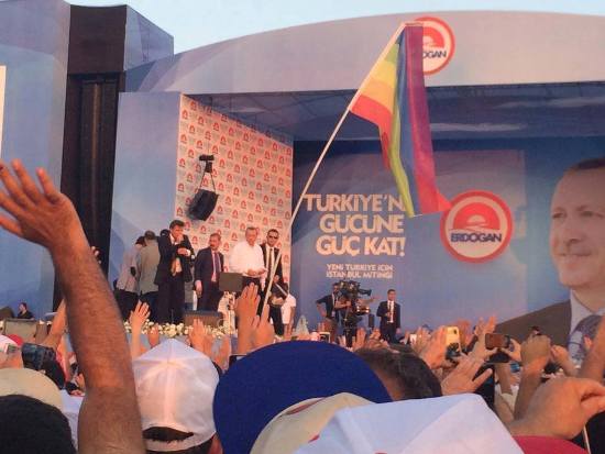 Nje organizate LGBTI qe mbeshtet Erdoganin!