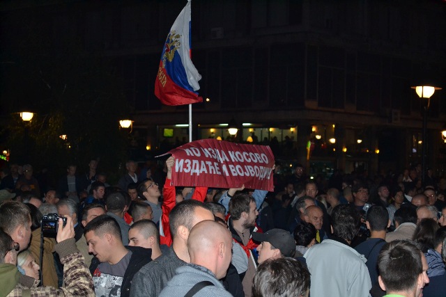 Mbi 5000 protestues kunder Parades se Krenarise ne Beograd (FOTO/VIDEO)