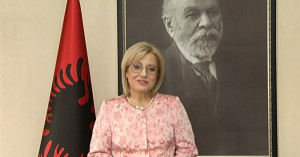Viti i ri shkollor/ Nikolla: Mbeshtetje per 32 mije mesuesit