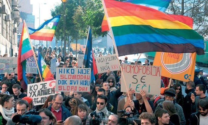 Beograd: Konferenca per LGBT perfundon ne nje sulm te eger