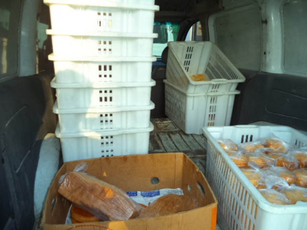 Vazhdon transportimi i bukeve neper bagazhet e makinave