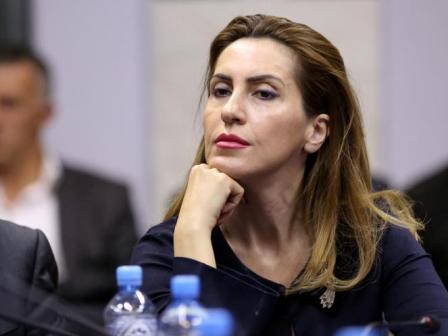 Majlinda kujton se feministet jane si burra dhe ironizon nusen e Sali Berishes