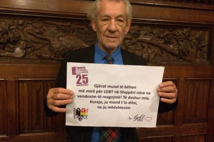 McKellen, aktori i The Lord of the Rings mbeshtet publikisht LGBT ne Shqiperi (FOTO - EKSKLUZIVE)