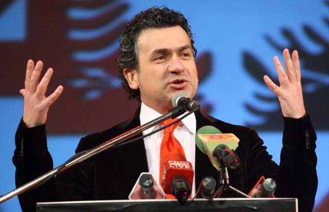 "Komikut" Kreshnik Spahiu i dalin “huq” protestat