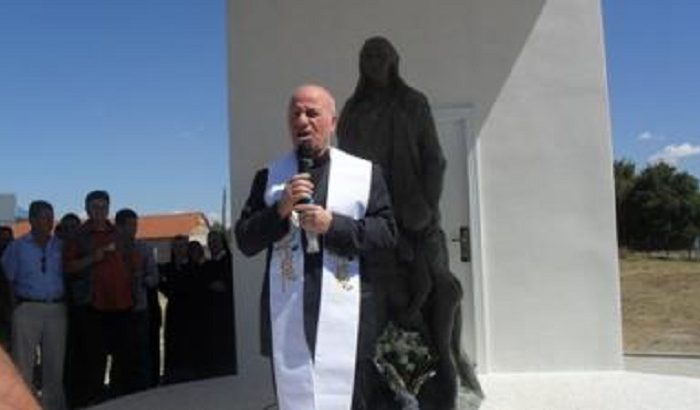 Don Lush Gjergjit: Martesat njëgjinore, një nga arsyet pse Vatikani ende nuk e njeh Kosovën