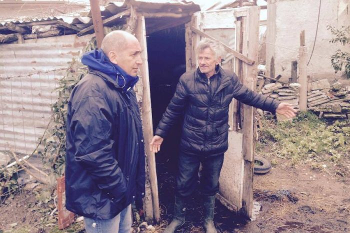 Banorët i ankohen Totozanit për shpërndarje jo të drejtë të ndihmave