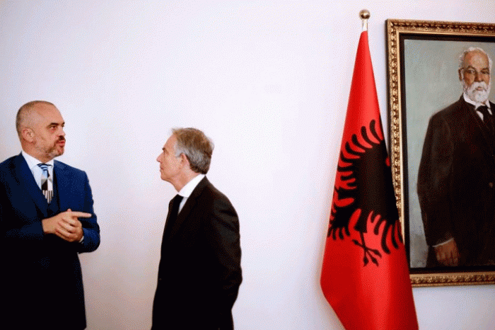 Zonja Blair fiton kontratë nga qeveria shqiptare, raporton BIRN