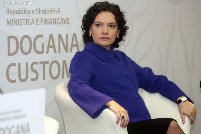 Jep dorëheqjen Spiropali. Cfarë po ndodh me Doganën Shqiptare?