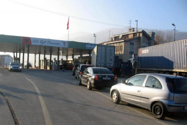 Lehtësim për sezonin turistik veror, jo më kontrolle dokumentash në pikat doganore Shqipëri - Kosovë