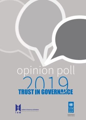 Sondazhi/ Gjysma e shqiptarëve duan të ikin, besimi në institucione në nivele alarmante!