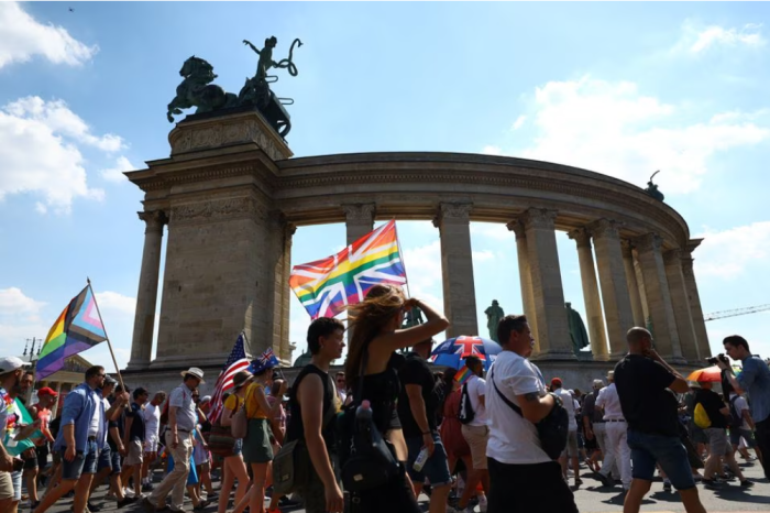 Mijëra njerëz i bashkohen Budapest Pride në protestë kundër lëvizjeve anti-LGBT të shtetit